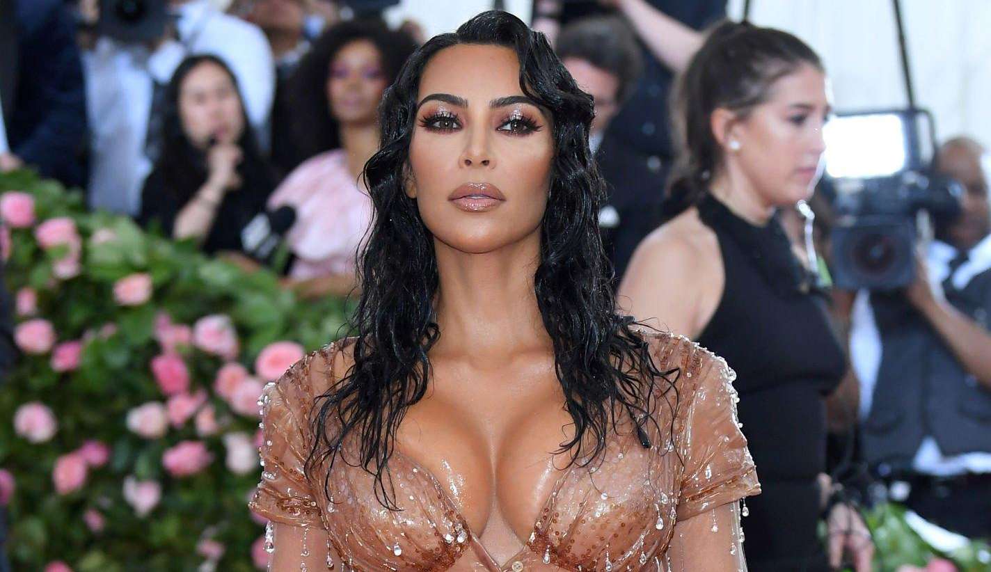Kim Kardashian revela truque utilizado em suas peças de roupa