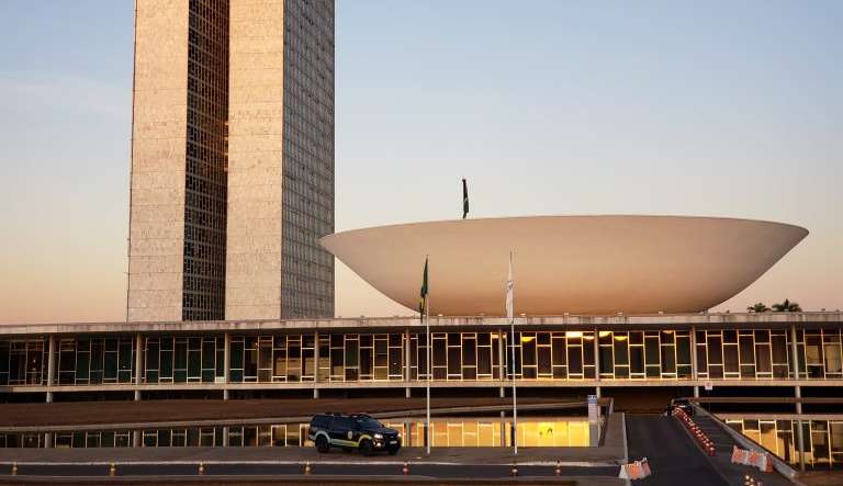 Câmara aprova MP que retoma Bolsa Família com acréscimo do auxílio-gás