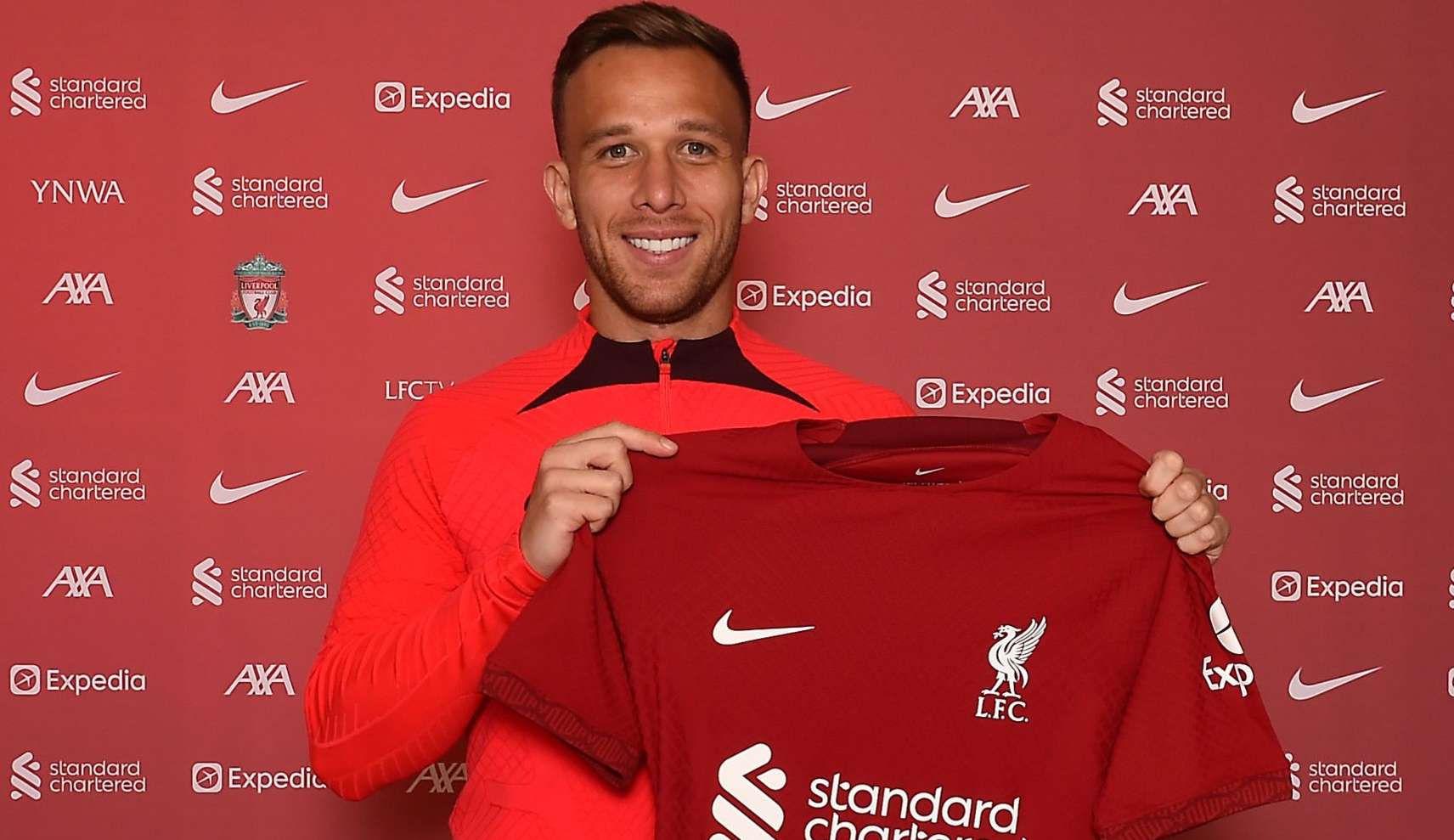 Arthur deixa Liverpool após 13 minutos jogados