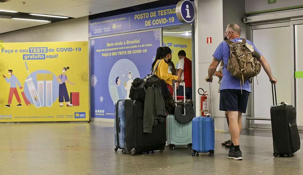 Segundo Anvisa, comprovante de vacina deixa de ser exigência para a entrada em território brasileiro