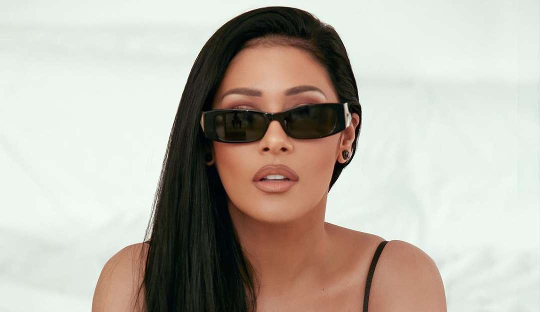 Simaria Mendes interage com seguidor sobre novos romances: ‘Sem Tempo’