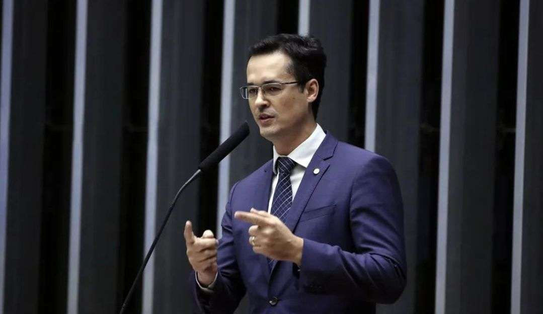 Mesa Diretora da Câmara confirma decisão do TSE que cassou Deltan Dallagnol