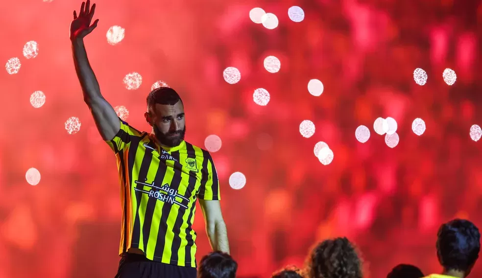 Salários de Kanté e Benzema superam sete elencos da Premier League juntos