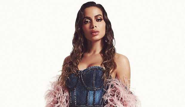Anitta fala sobre sua bissexualidade e é capa de revista LGBTQIA+
