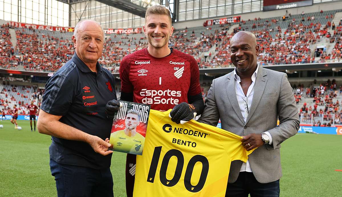 Bento, goleiro do Athletico, pode ser reforço de gigante europeu