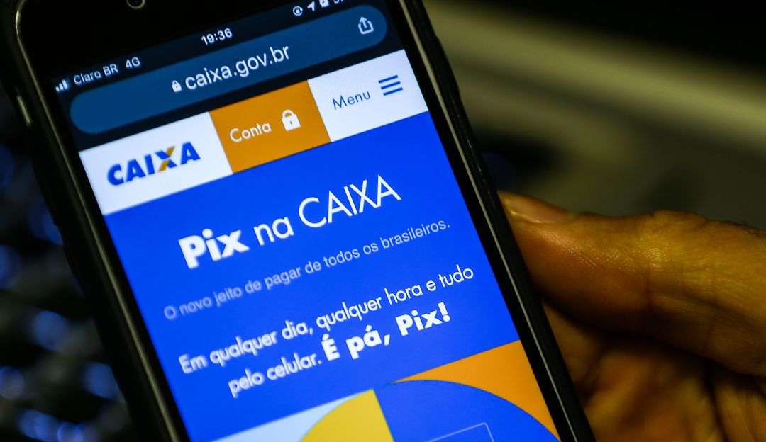 Caixa suspende cobrança de taxa via PIX de pessoas jurídicas a pedido de Lula