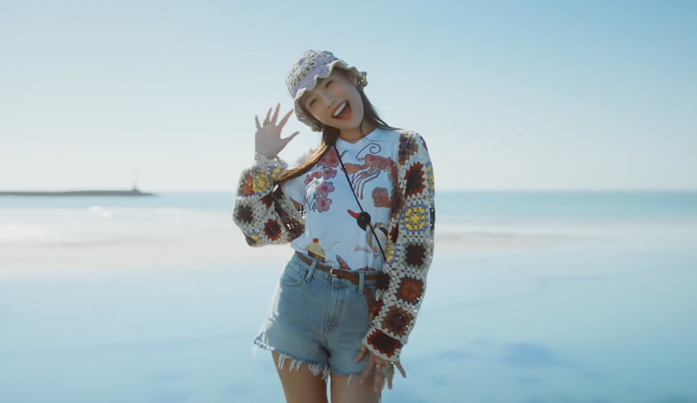 Joy do grupo Red Velvet lança seu primeiro mini-álbum solo “/Hello”/