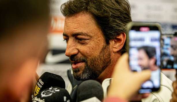 Presidente do Corinthians condena confusão na Vila Belmiro