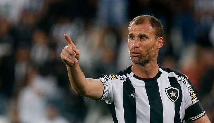 Joel Carli se aposentará do futebol na partida entre Botafogo e Magallanes