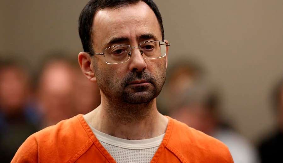 Médico que abusou de ginastas é esfaqueado em prisão dos EUA