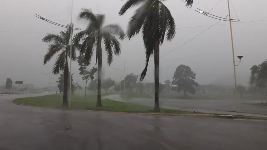 Ciclone que chega ao Sul do país traz ventos de até 100km/h