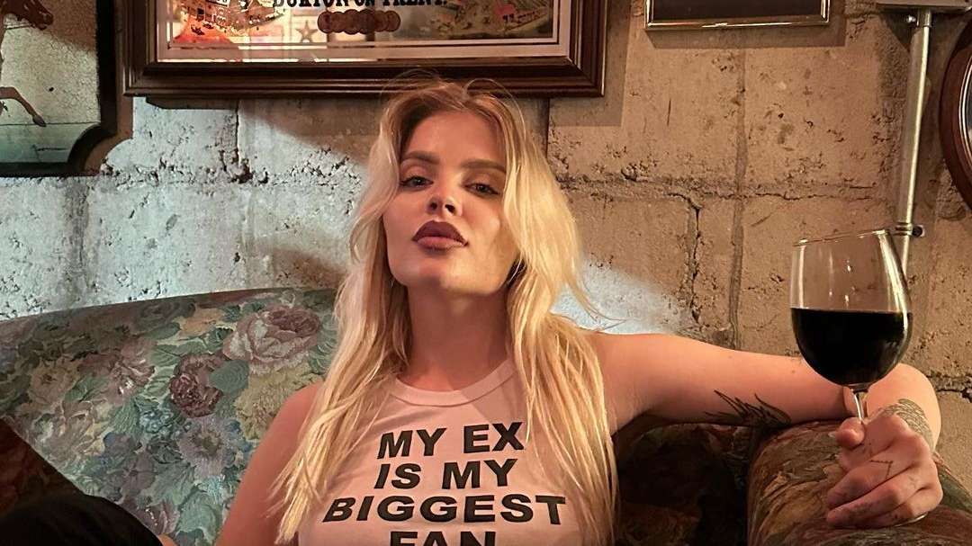 Luísa Sonza posta foto com suposto affair e fãs investigam identidade do influenciador