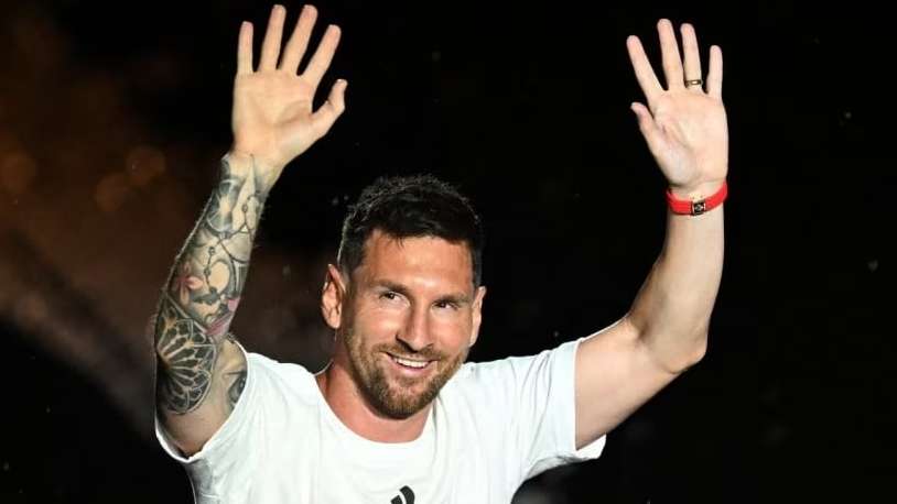 Messi se apresenta no Inter Miami com estádio lotado e chuva forte