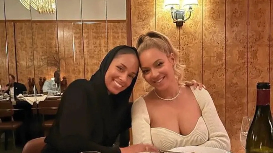 Foto de milhões: Beyoncé e Alicia Keys postam foto juntas e agitam as redes sociais
