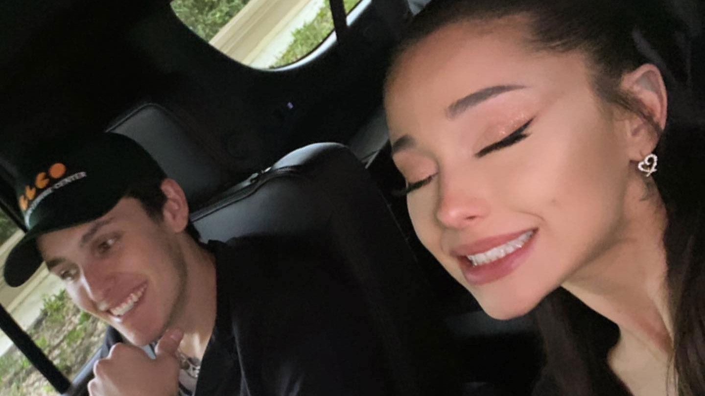 Ariana Grande apaga fotos de seu casamento após rumores de divórcio