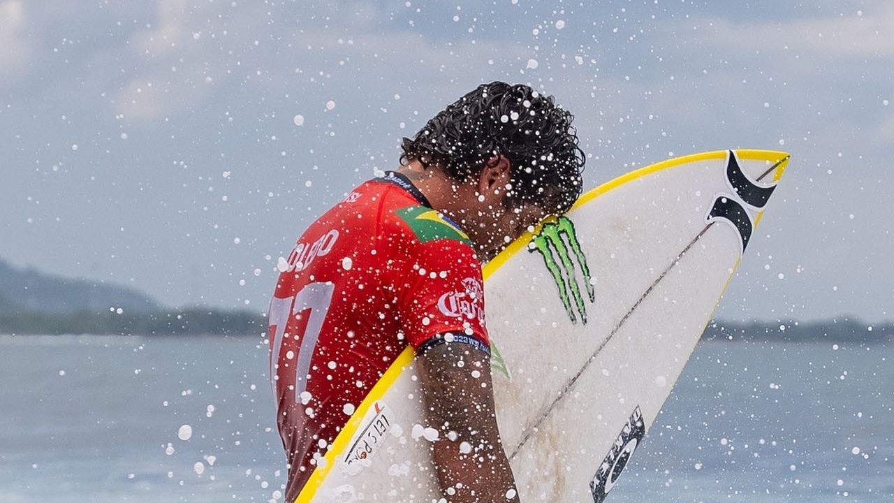 Filipe Toledo vence Ethan Ewing e se consagra tricampeão em J-Bay