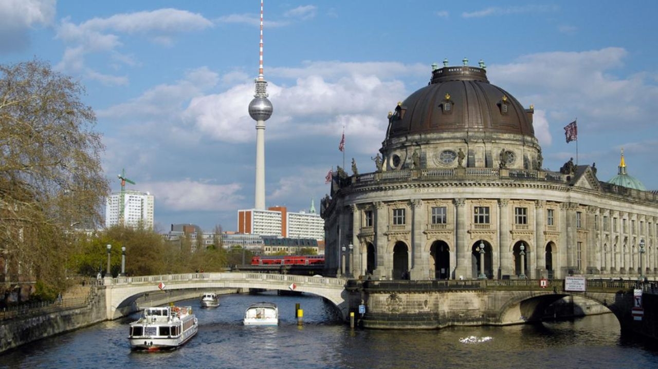 Em Berlim, moradores ficam assustados por conta de leoa à solta