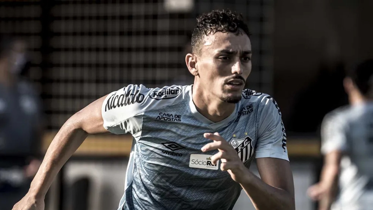 Santos confirma pré-contrato com Diego Pituca 