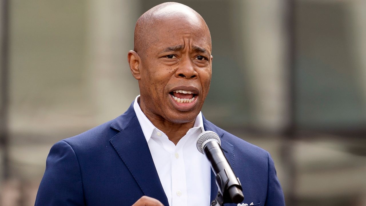 Prefeito de Nova York alerta que não há mais espaço para imigrantes na cidade