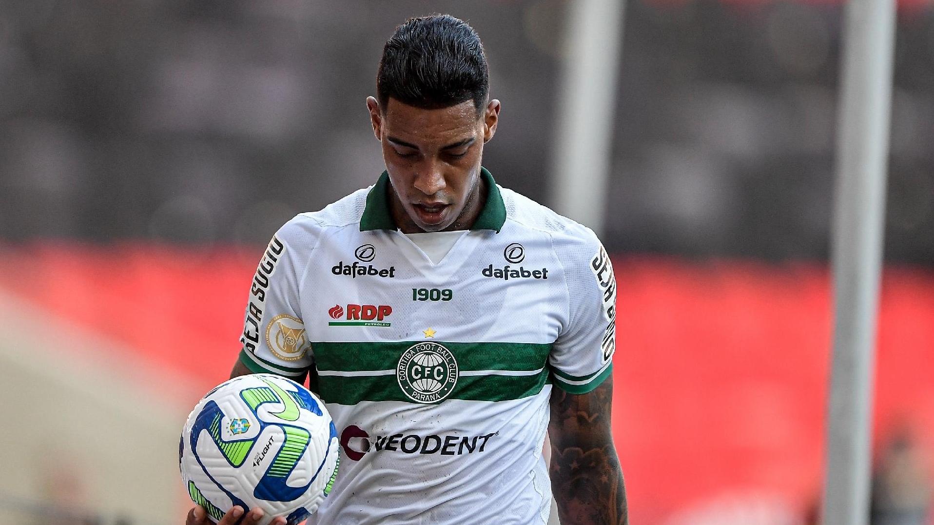 Alef Manga não participa de treinamento do Coritiba após denúncia do MP