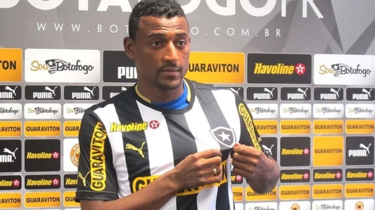 Botafogo busca vitória contra o Santos na Vila Belmiro após dez anos
