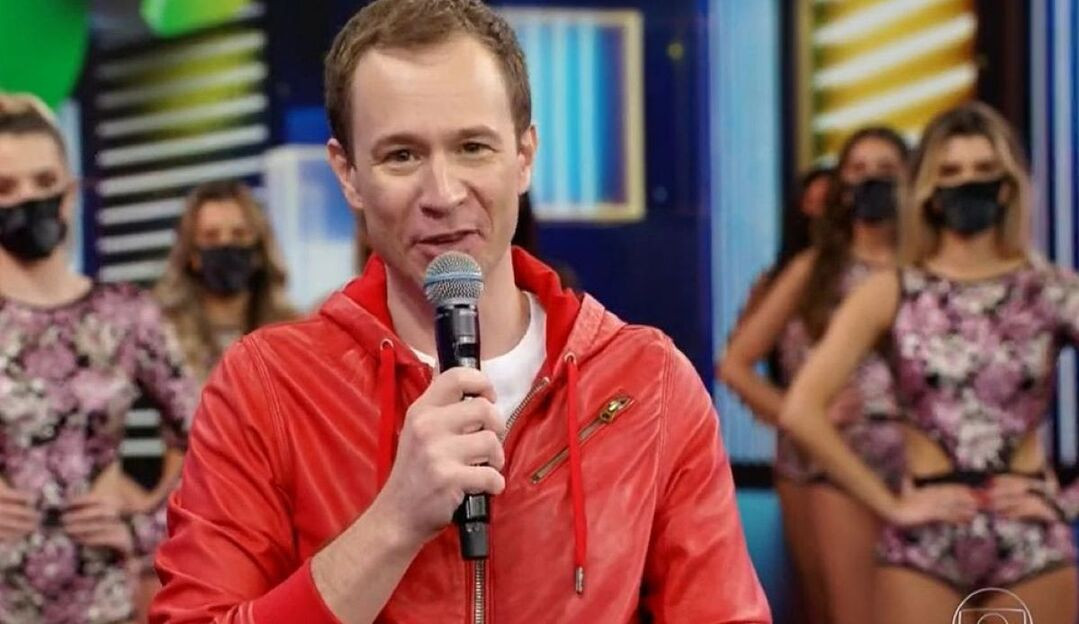 Tiago Leifert substituiu apresentador Fausto Silva no Domingão do Faustão