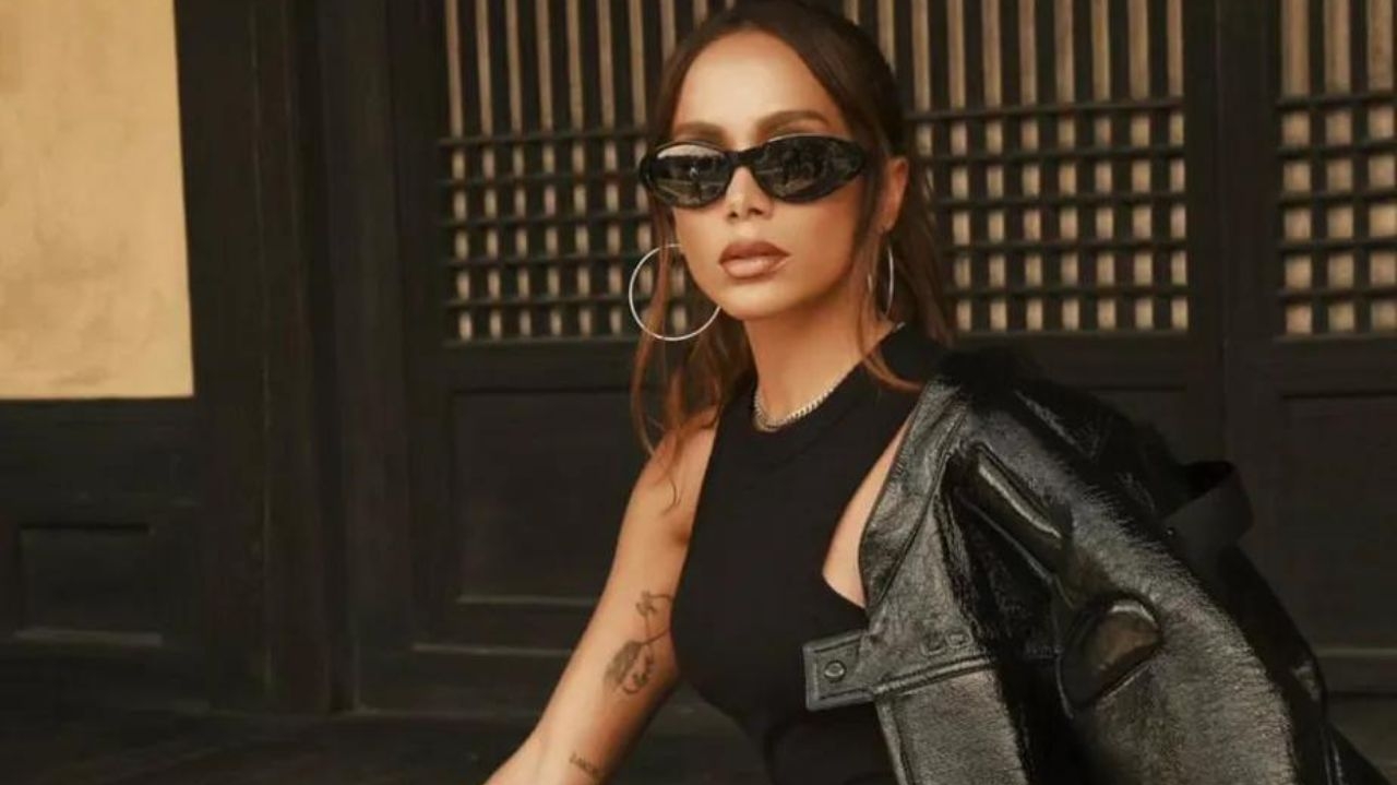 Anitta anuncia novas férias e dá satisfação aos fãs: ‘Vou tirar férias e estou dando satisfação’