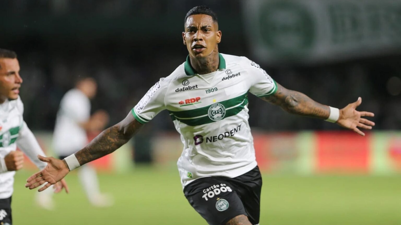 Alef Manga ignora denúncia e se despede do Coritiba