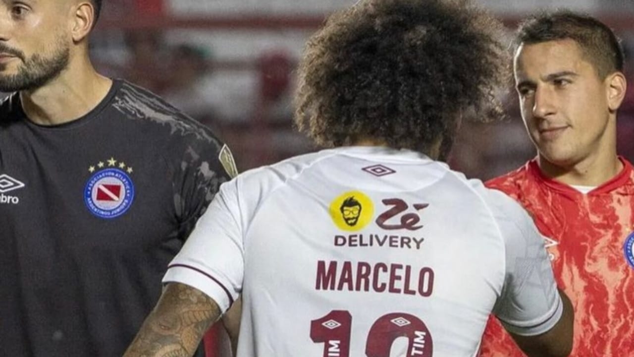 Lesão de Sánchez em jogada com Marcelo, do Fluminense, assusta médico do Argentinos Juniors