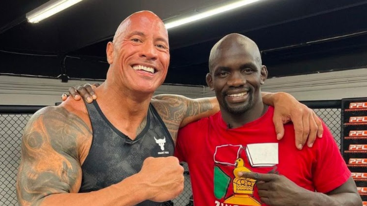 The Rock presenteia lutador de UFC com um apartamento