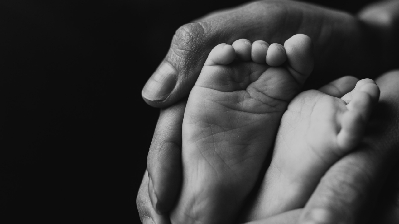 Pais de bebê decapitado durante o parto nos EUA processam hospital e equipe médica