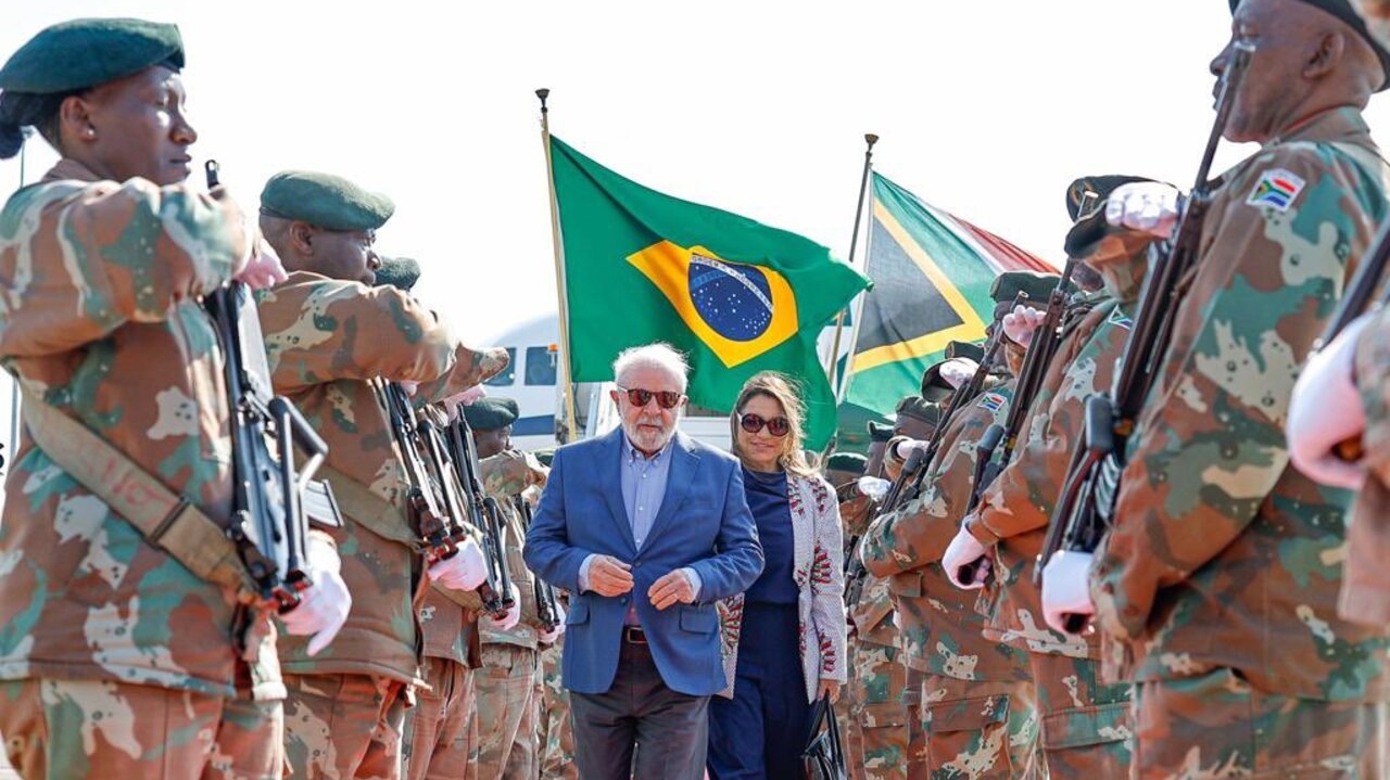 Lula chega à África do Sul para a 15ª Cúpula do Brics