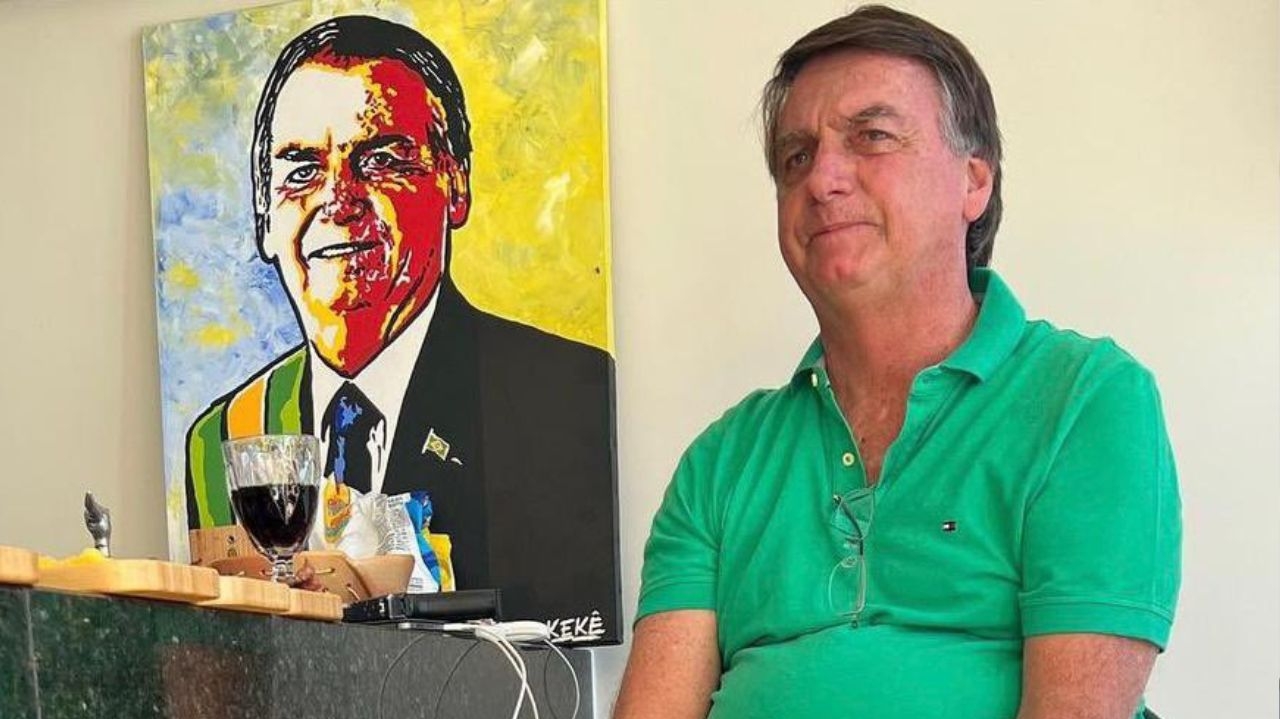 Bolsonaro e aliados são investigados por mensagens ligadas a possível ato golpista