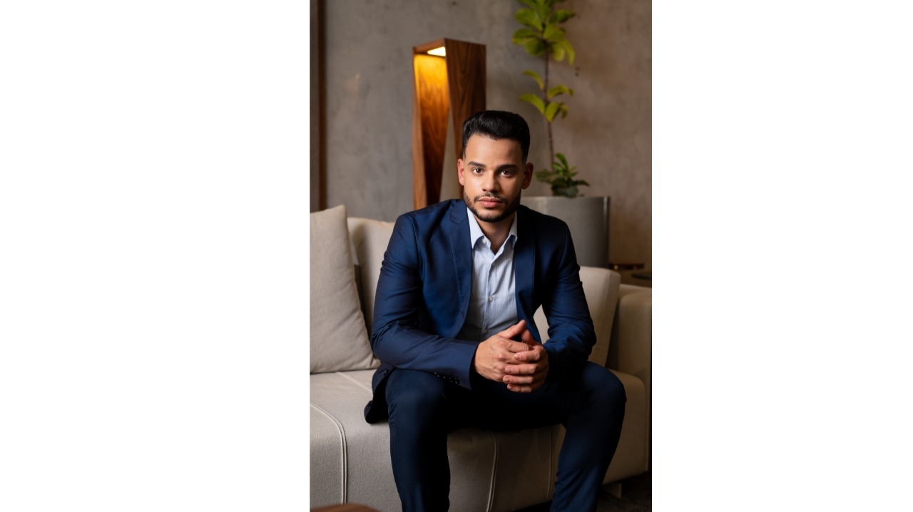 Alexandre Ferreira lança método inovador de alongamento capilar a laser no Norte de Minas