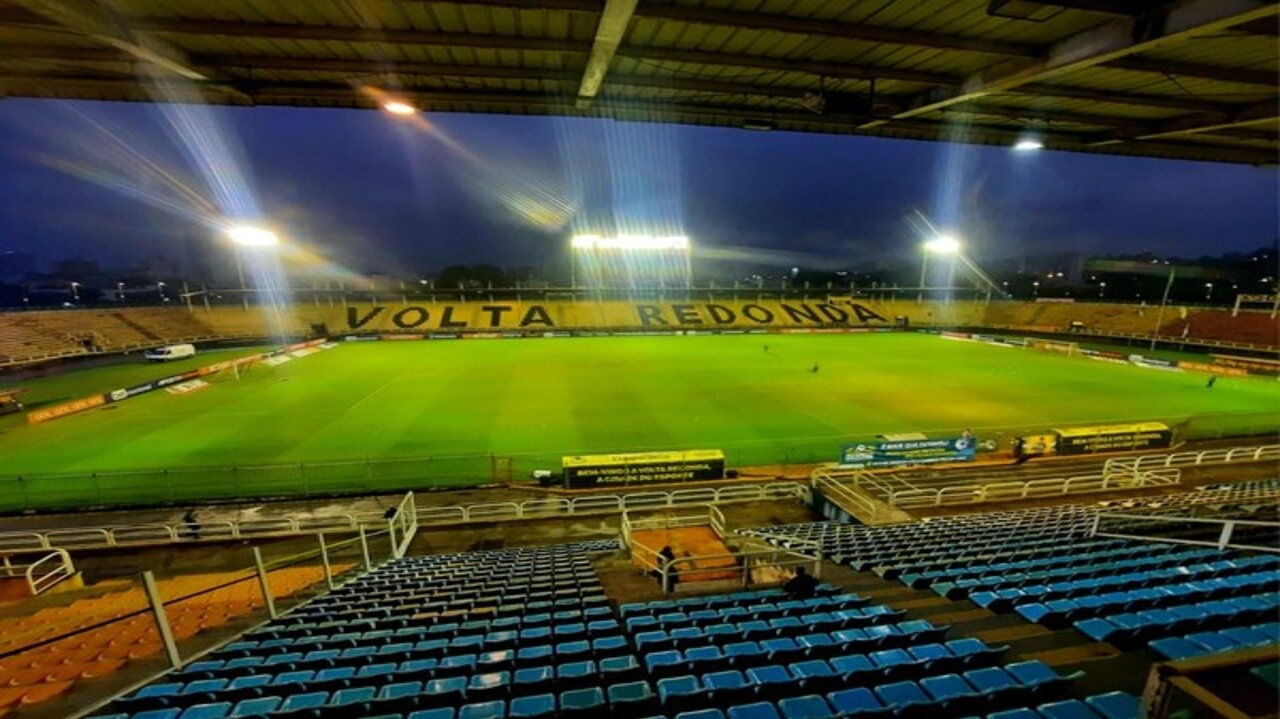 Vasco e Fluminense podem jogar no acanhado estádio de Volta Redonda