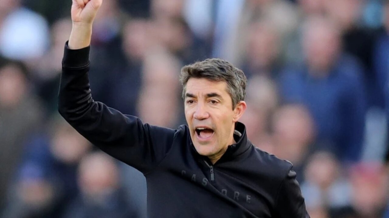 Bruno Lage permanecerá no comando do Botafogo