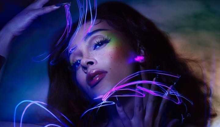Doja Cat lança seu álbum, ‘Planet Her’, e clipe de seu feat com The Weeknd, ‘You Right’