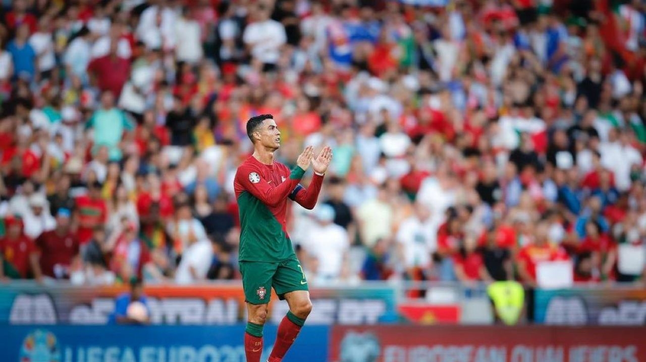 Cristiano Ronaldo fica fora da Bola de Ouro após 20 anos