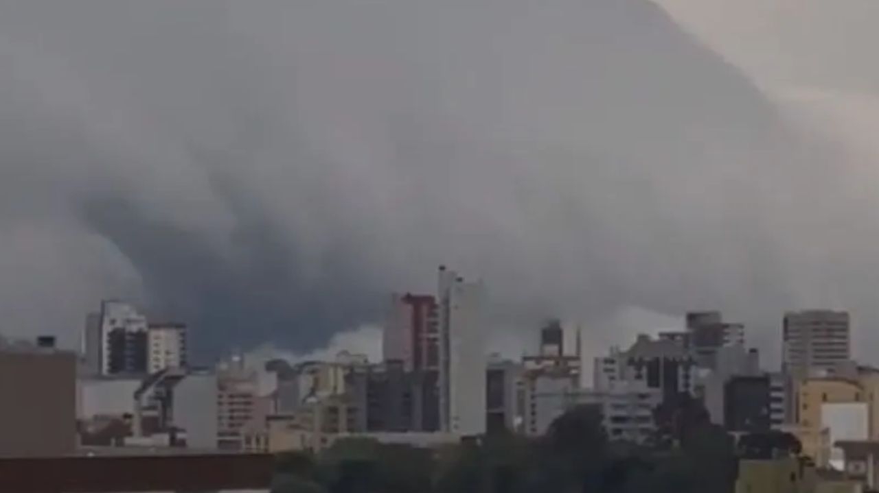 Persistente chuva continua desafiando gaúchos após devastadoras enchentes