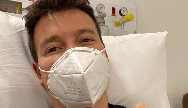 Rodrigo Faro se irrita com fake news e cobra posicionamento do SBT