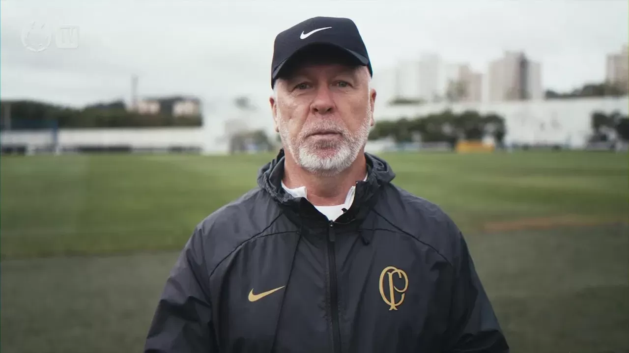 Mano Menezes é anunciado no Corinthians e fala pela primeira vez