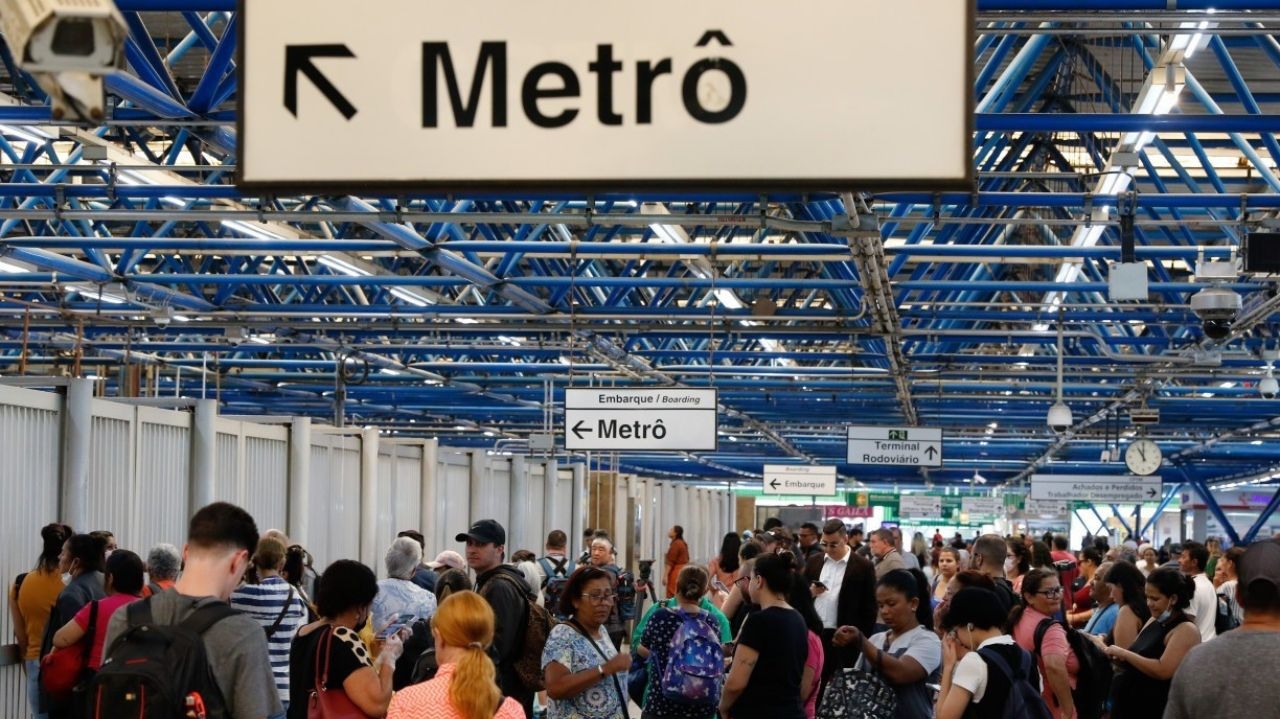 Serviços dos metrôs em São Paulo não têm perspectiva para voltarem a funcionar