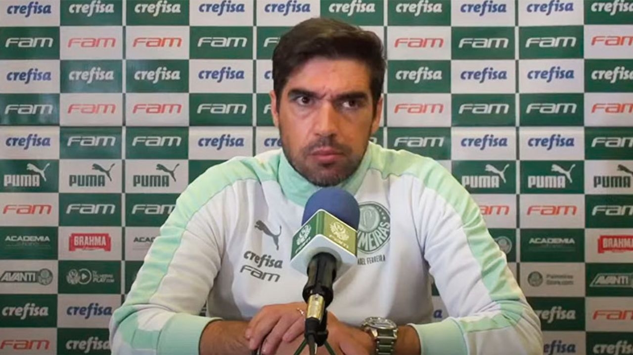 Abel Ferreira troca farpas com jornalistas após derrota para o Boca Júniors