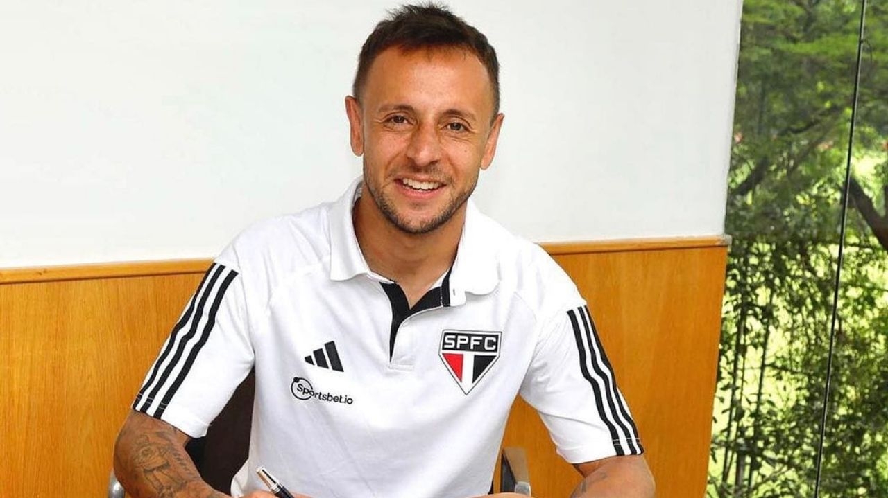 Rafinha renova contrato com o São Paulo até o final de 2024