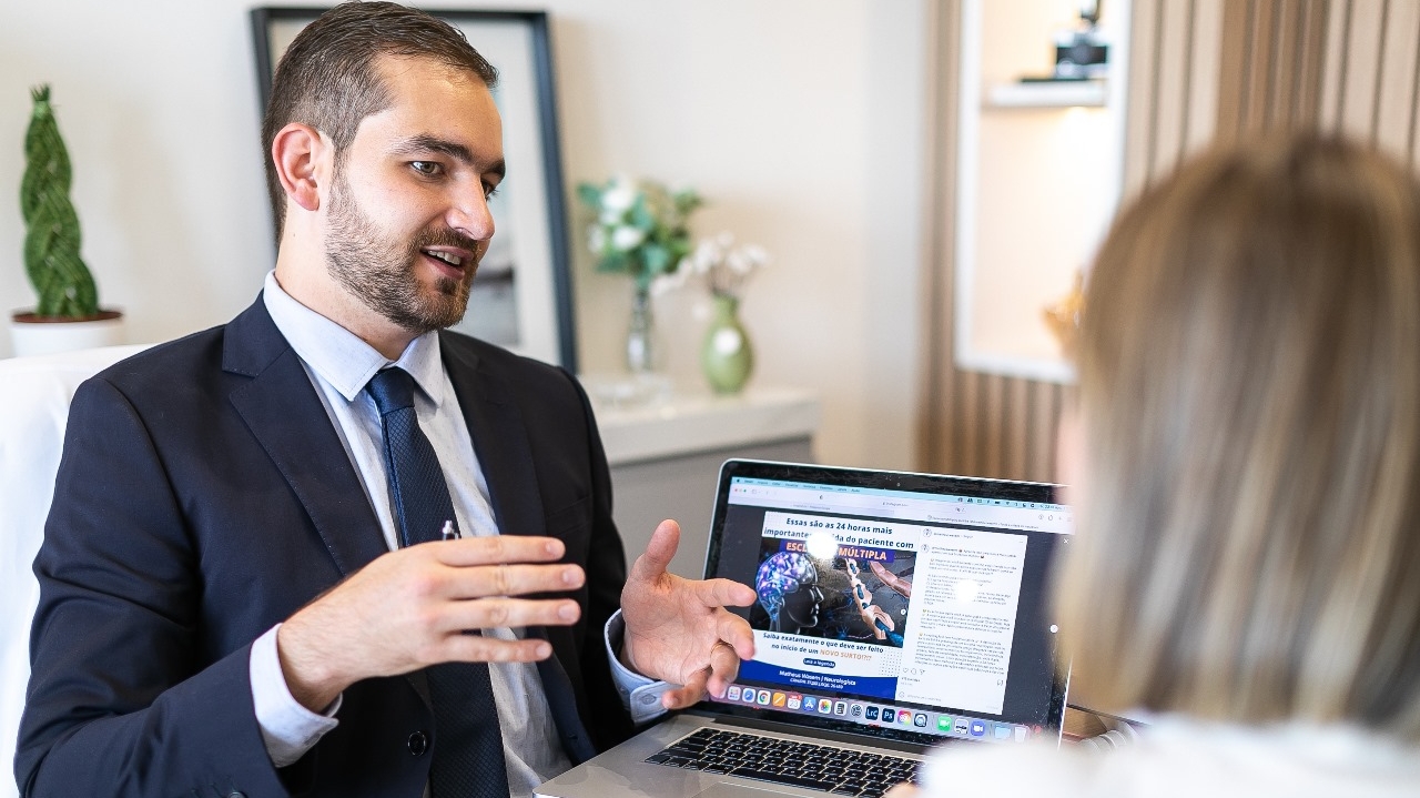 Dr. Matheus Wasem explica os sintomas invisíveis na Esclerose Múltipla