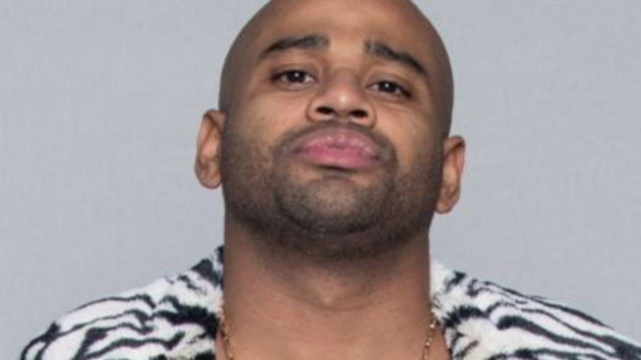 Fazenda 15: Cezar Black comenta não se aproximar de seus alvos