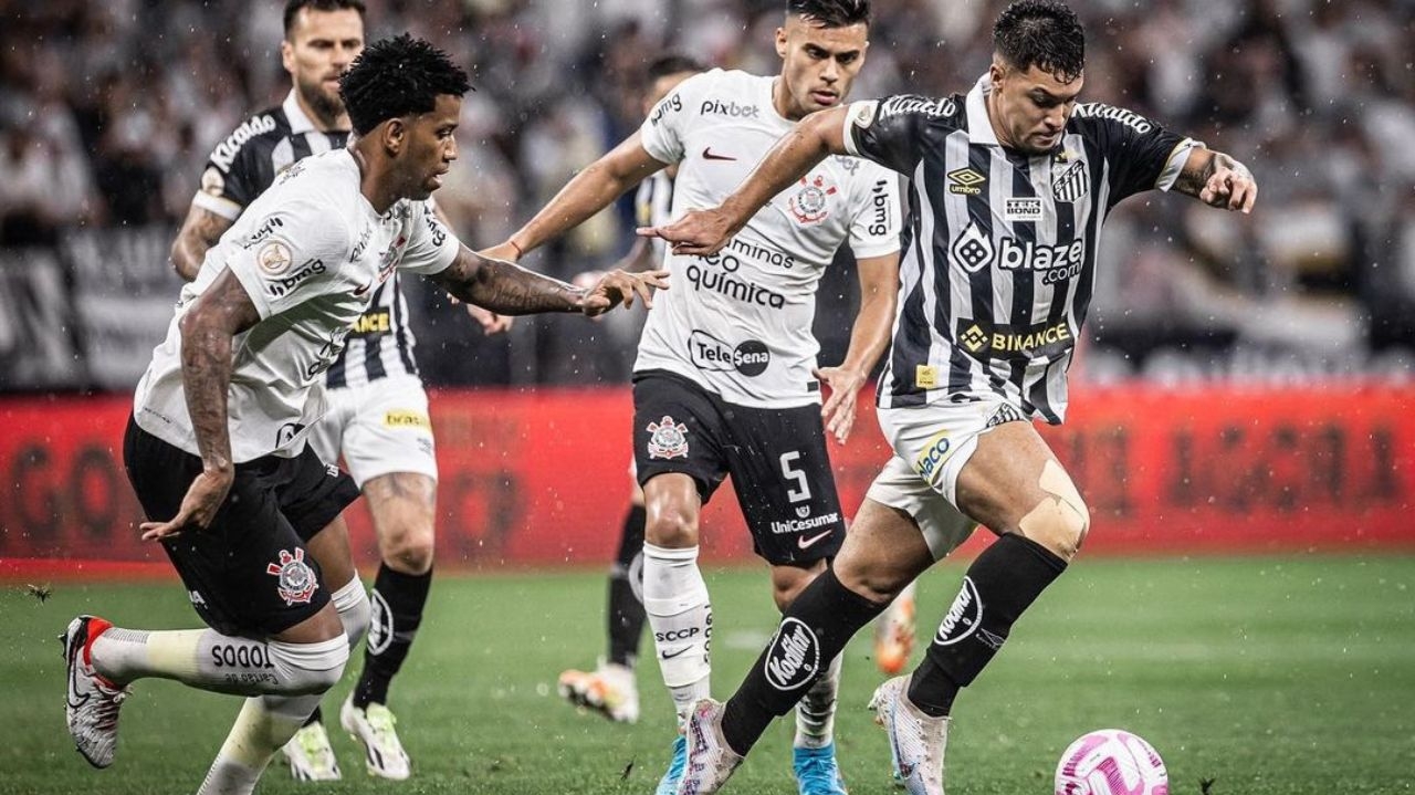 Com gol nos acréscimos, Santos empata com Corinthians e se mantém fora do Z4