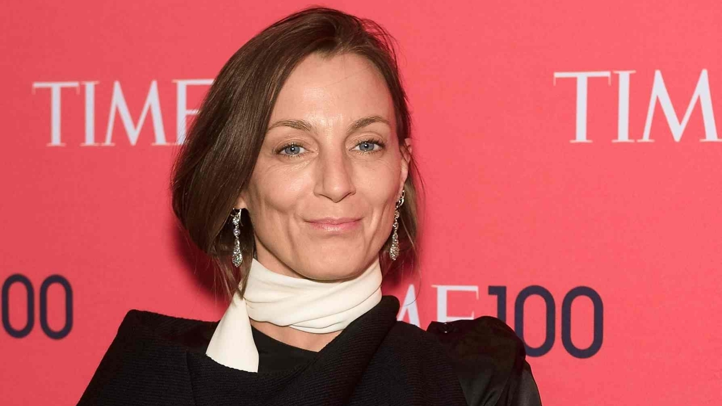 Phoebe Philo lança coleção de moda surpreendente