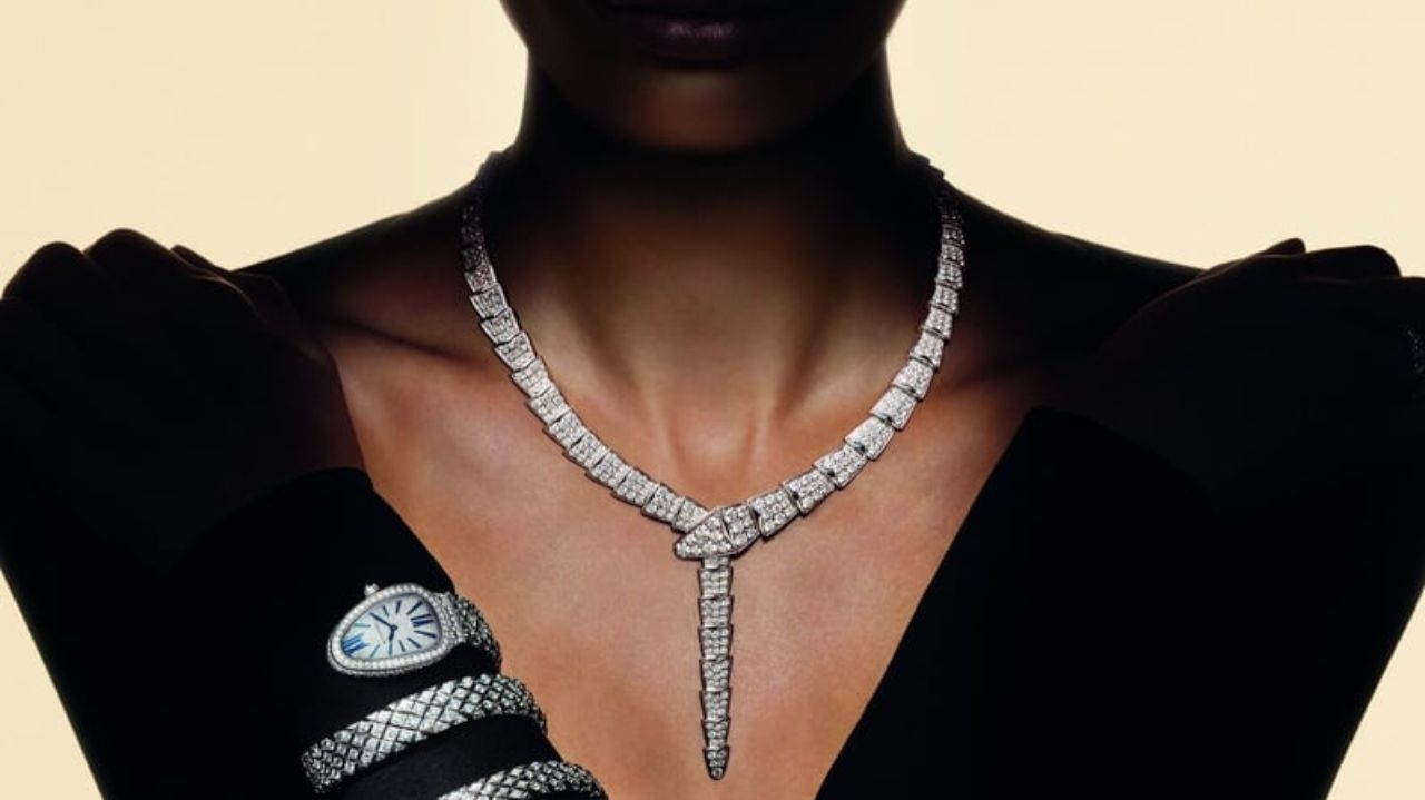 Bulgari faz parceria com Gabriel Massan em comemoração aos 75 anos da Serpenti