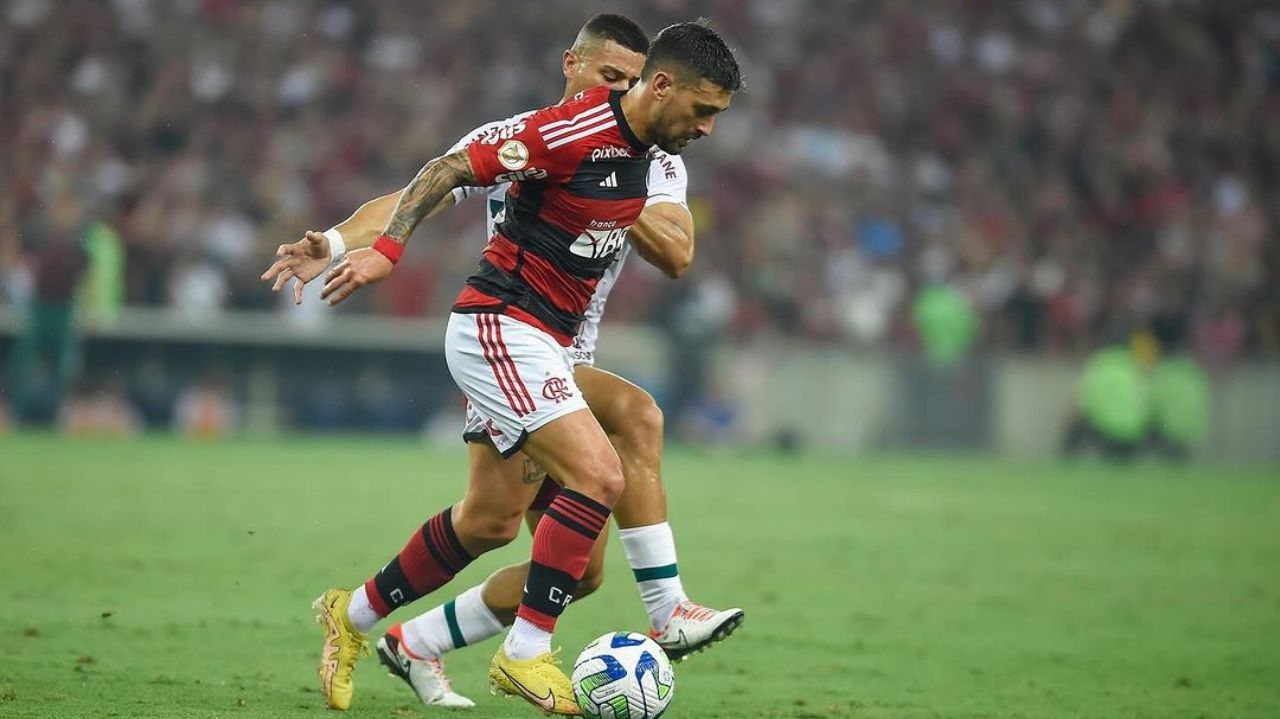 Flamengo e Fluminense terminam empatados no Maracanã e acirra ainda mais a disputa pelo título